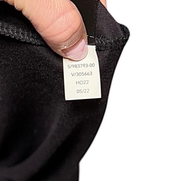 Athleta Black Soft Shell Cold Shoulder Long Sleeve Top Size XS NWOT - Picture 12 of 12